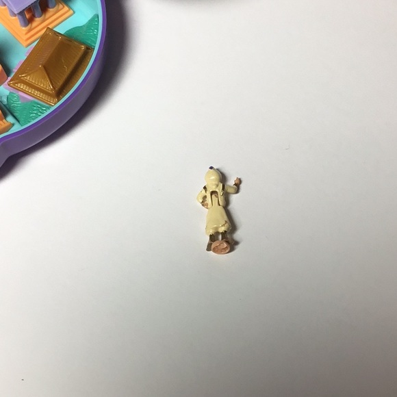 1995 Disney Blue Bird Polly Pocket Aladdin Compact with Aladdin figure - Picture 7 of 8